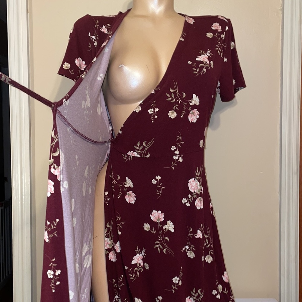Old Navy Burgundy Floral Wrap-Style Mini Dress - Picture 4 of 8